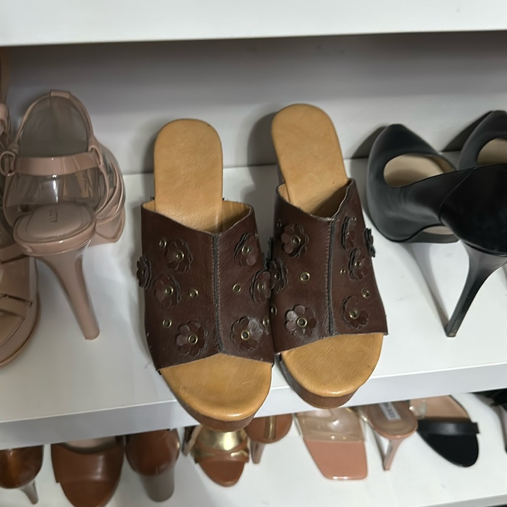 Gorgeous brown clogs!